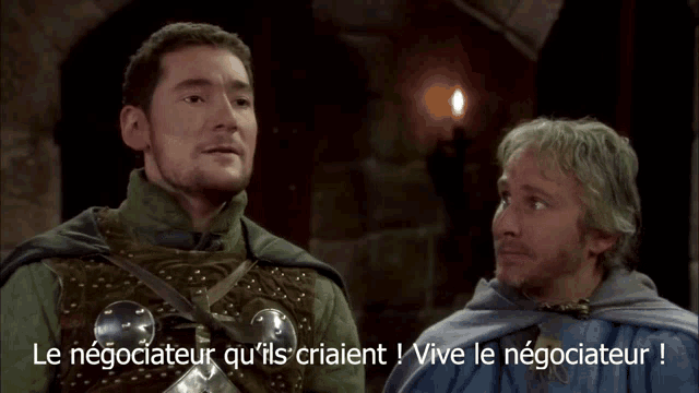 GIF animé extrait de Kamelott, on y voit à gauche de l'image Bohort parler d’abord regardant droit devant lui puis levant le visage vers le haut en déclarant: «Le négociateur qu'ils criaient! Vive le négociateur!». Sur la droite, Perceval d'abord le regard dans le vide, le regarde ensuite avec un air surpris, puis acquiesce.